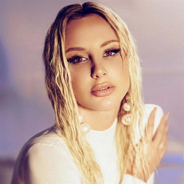 Исполнитель ANNA ASTI